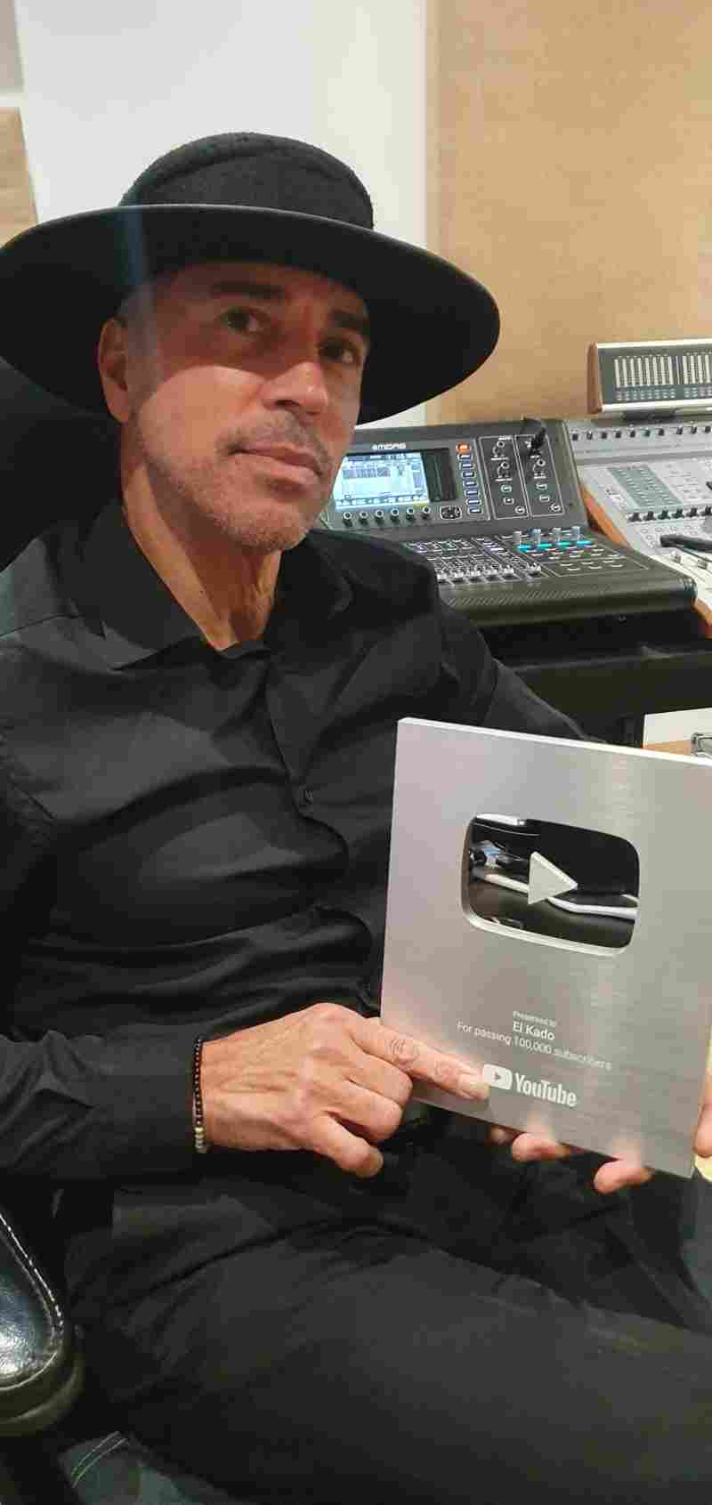 Elkado Trophe Argent Youtube 100 000 abonnes.jpg